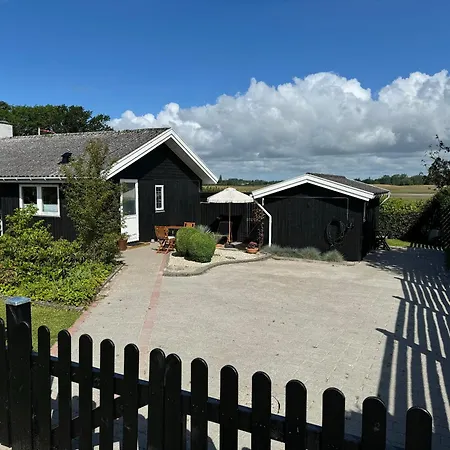 Dom wakacyjny Beautiful Summer House For 8 People And 2 Dogs