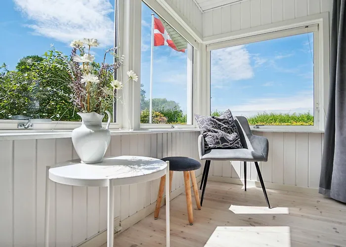 Beautiful Summer House For 8 People And 2 Dogs Karrebæksminde