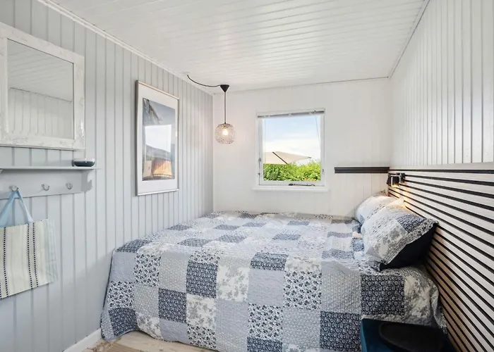 Beautiful Summer House For 8 People And 2 Dogs Karrebæksminde